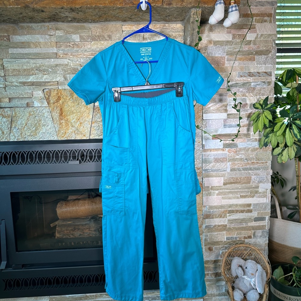 Authentic Cherokee Workwear Women’s Scrubs Teal XS - Comfy & Cute!